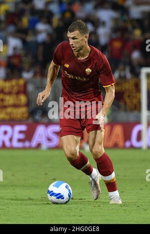 Fabrizio Corradetti / LaPresse 25st luglio 2021 Frosinone, Italia sport soccer AS Roma vs Debrecen - Pre-Season friendly 2021/2022 - Stadio Benito Stirpe nella foto: Edin Dzeko di AS Roma Foto Stock