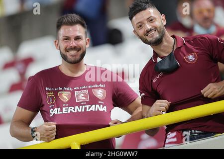 Alessandro Garofalo/LaPresse 16 agosto 2021 Salerno, Italia sport soccer Salernitana vs Reggina- Coppa Italia 2021/2022 - Stadio Arechi nella foto: Sostenitori di Salernitana Foto Stock