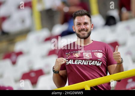 Alessandro Garofalo/LaPresse 16 agosto 2021 Salerno, Italia sport soccer Salernitana vs Reggina- Coppa Italia 2021/2022 - Stadio Arechi nella foto: Sostenitori di Salernitana Foto Stock