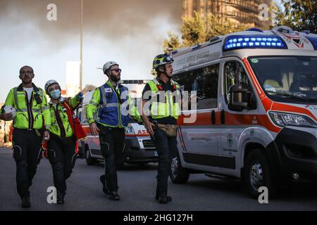 Claudio Furlan/LaPresse 29 agosto 2021 Milano , Italia News il fuoco brucia un edificio in via Antonini Foto Stock