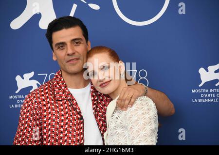 Piergiorgio Pirrone - LaPresse 2021-09-04 Venezia 78th Venezia Filmfestival Scene da una fotocellula di matrimonio nella foto: Oscar Isaac, Jessica Chastain Foto Stock