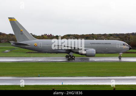 Forze aeree colombiane / Fuerza Aerea Colombiana Boeing 767-200 MRTT in arrivo all'aeroporto di Glasgow Prestwick portando il presidente Iván Duque Márquez a COP26 Foto Stock