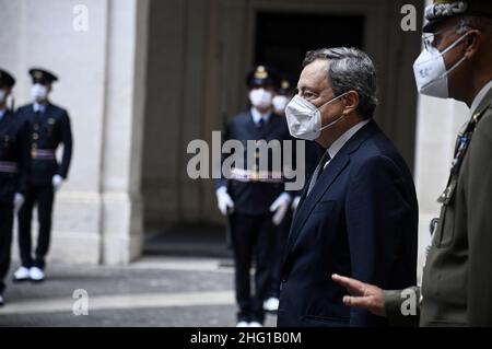 Foto Riccardo Antimiani/POOL ansa/LaPresse09-09-2021 Roma - ItaliaPoliticaPalazzo Chigi, il Presidente del Consiglio Mario Draghi destinatario il Presidente del Consiglio europeo Charles Michelnella foto: Mario DraghiPhoto Riccardo Antimiani/POOL ansa/LaPresse09-09-2021 Roma - ItalyPoliticsPremier italiano Mario Draghi durante l'incontro con il Presidente del Consiglio dell'UE Charles Michel a Palazzo Chigi a Roma, 9 settembre 2021. PISCINA/RICCARDO ANTIMIANI Foto Stock