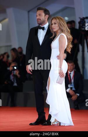 Gian Mattia D'Alberto - LaPresse 2021-09-10 Venezia 78th Festival Internazionale del Film 'l'ultimo Duel' Red Carpet nella foto: Jennifer Lopez e l'attore statunitense ben Affleck Foto Stock