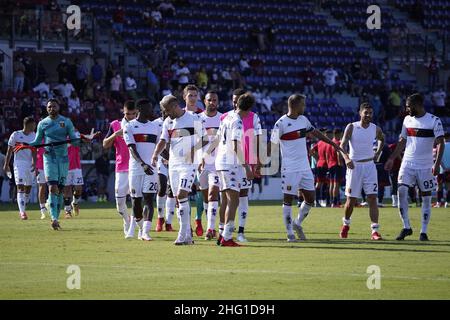 LaPresse/Alessandro Tocco 12 settembre 2021 Cagliari (Italia) Sport Soccer Cagliari Calcio vs Genova FC League A TIM 2021/2022 Stadio Unipol Domus&#xa0; nella foto: Genova i giocatori festeggiano al termine della partita Foto Stock