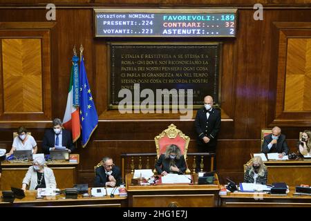 Mauro Scrobogna /LaPresse 15 settembre 2021&#xa0; Roma, Italia Senato - DL Green pass nella foto: Board con il risultato del voto di fiducia sulla conversione del greenpass DL Foto Stock