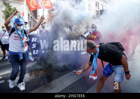 Roberto Monaldo / LaPresse 16-09-2021 Roma (Italia) dimostrazione dei lavoratori Whirlpool di fronte al Ministero dello sviluppo economico nella foto Un momento della manifestazione Foto Stock