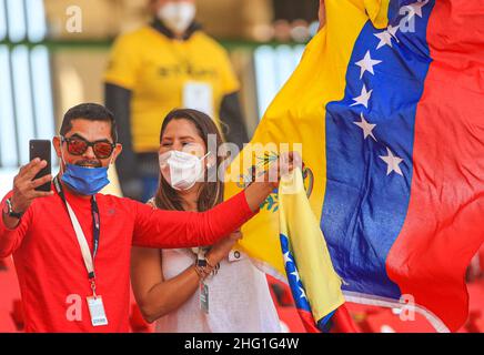 MAZATLAN, MESSICO - FEBBRAIO 03: I tifosi venezuelani che sostengono la loro squadra Caribes de Anzoátegui, durante la partita tra Venezuela e Repubblica Dominicana come parte della Serie del Caribe 2021 al Teodoro Mariscal Stadium il 3 febbraio 2021 a Mazatlan, Messico. (Foto di Luis Gutierrez/Norte foto) Foto Stock