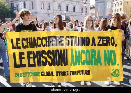 Roberto Monaldo / LaPresse 24-09-2021 Roma (Italia) Venerdì per il futuro - Global Climate sciopero nella foto Un momento della manifestazione Foto Stock