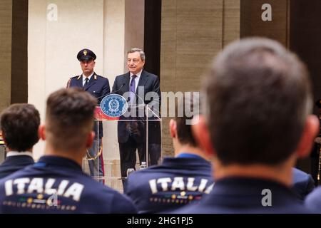 Mauro Scrobogna /LaPresse 27 settembre 2021&#xa0; Roma, Italia Politica Chigi - incontro con le squadre nazionali italiane di pallavolo nella foto: Il Presidente del Consiglio Mario Draghi riceve i campioni italiani di pallavolo in Europa Foto Stock