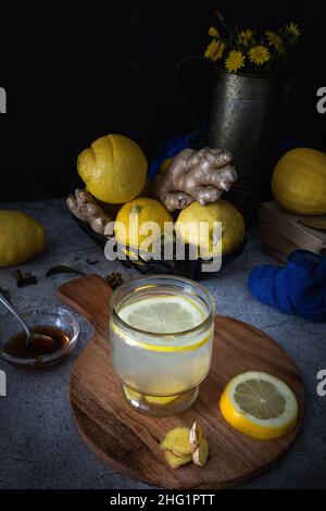 Zenzero, limone e tè al miele. Foto a basso contenuto di vita Foto Stock