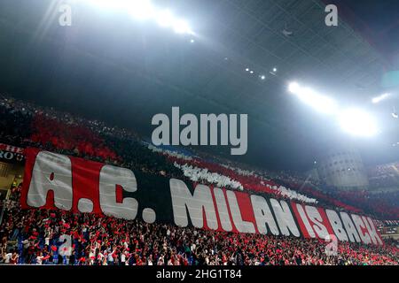 Spada/LaPresse Settembre 28 , 2021 - Milano ,Italia Sport, Calcio Milano vs Atletico Madrid - Champions League 2021/2022 nella foto : milan supporters Foto Stock