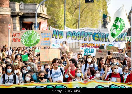 Claudio Furlan/LaPresse 02-10-2021 Milano - Italia News Marzo Globale per la Giustizia ambientale del clima a Milano Foto Stock