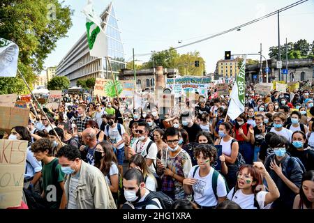 Claudio Furlan/LaPresse 02-10-2021 Milano - Italia News Marzo Globale per la Giustizia ambientale del clima a Milano Foto Stock