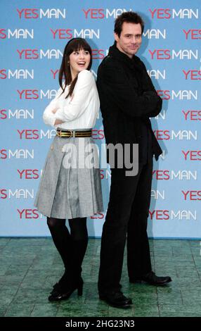 Zooey Deschanel e Jim Carrey partecipano alla fotocellula 'Yes Man' a Roma. Foto Stock