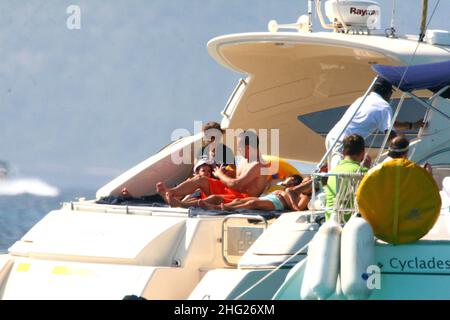 Franck Ribery, calciatore francese, con sua moglie Wahiba e due figli, Hizya e Shakinez, visto in vacanza a Formentera. Foto Stock