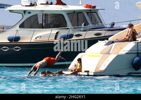 Franck Ribery, calciatore francese, con sua moglie Wahiba e due figli, Hizya e Shakinez, visto in vacanza a Formentera. Foto Stock