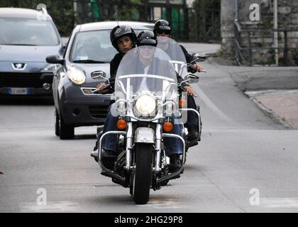 George Clooney con la sua ragazza Elisabetta Canalis a Moltrasio, Lago di Como. Foto Stock