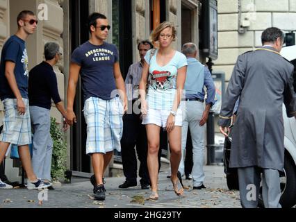 **FOTO ESCLUSIVE** il nuotatore Federica Pellegrini visto a Roma, Italia, con il suo ragazzo Luca Marin in partenza per la loro vacanza. Foto Stock