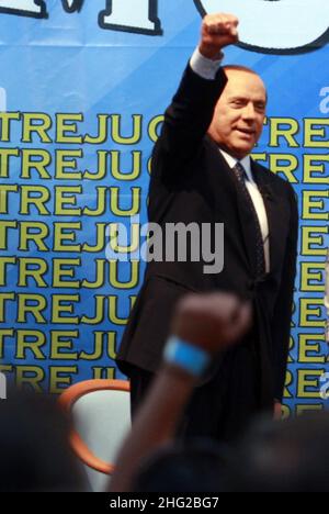 Silvio Berluisconi, Presidente di Italys, durante un intervento al partito "il popolo della libertà" che ha istituito nel novembre 2007. Foto Stock