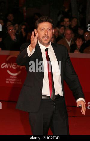 Sergio Castellitto arriva per la proiezione del film "Alza la testa" durante il Festival del Cinema di Roma Foto Stock