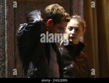 Pierre Casiraghi e la fidanzata Beatrice Borromeo sono visibili alla stazione ferroviaria di Milano Foto Stock