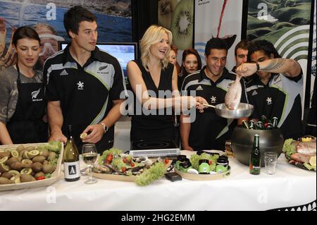 Team Rugby lo chef All Blacks della Nuova Zelanda per una giornata con le ragazze del prossimo Top Model italiano Foto Stock
