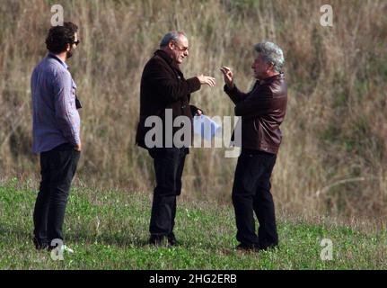 Dustin Hoffman sul set del suo nuovo film, con il regista Gianpiero solari, Italia. Foto Stock