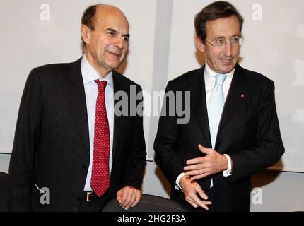 Pierluigi Bersani e il Presidente dell'Assemblea Gianfranco fini partecipano al lancio di "quelli che sono" di Cesar di Rosi Bindi a Roma Foto Stock