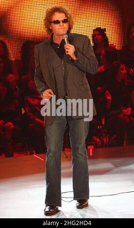 Mick Hucknall di Simply Red suona sulla TV italiana di Roma Foto Stock