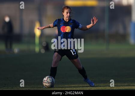 Milano, Italia, 16th gennaio 2022. Beatrice Merlo di Internazionale durante la Serie A Femminile Match al Suning Youth Development Center di Milano. Il credito d'immagine dovrebbe essere: Jonathan Moscrop / Sportimage Foto Stock