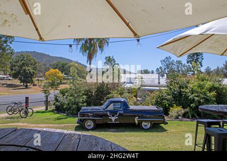 Biciclette al Linville Hotel lungo il Brisbane Valley Rail Trail Foto Stock