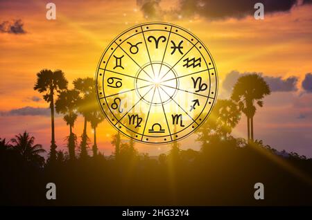 Segni zodiacali all'interno del cerchio oroscopo astrologia e oroscopi concetto Foto Stock