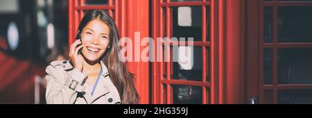 Chiamata telefonica donna che parla a Londra City Walk con cabine telefoniche in background. Banner panoramico di donna d'affari asiatica che utilizza la tecnologia mobile 5g Foto Stock