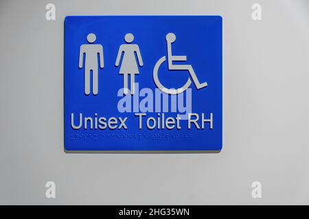 Cartello unisex e Disabled sulla parete bianca con scritta Braille Foto Stock