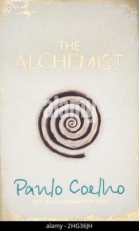 Il libro l'alchimista di Paulo Coelho Foto Stock