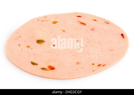 Fetta di paprika lyoner prosciutto isolato su bianco. Foto Stock