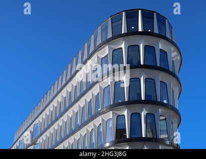 30 Cannon Street, Londra, Regno Unito. Il primo edificio al mondo rivestito di pannelli in cemento armato di vetro. Rivoluzionario quando costruito nel 1970s. Foto Stock