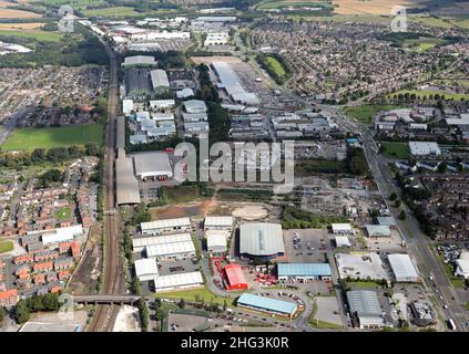 Vista aerea dell'industria e delle imprese sul lato nord di Warrington, guardando verso nord fino alla A49 verso lo svincolo 9 della M62 Foto Stock