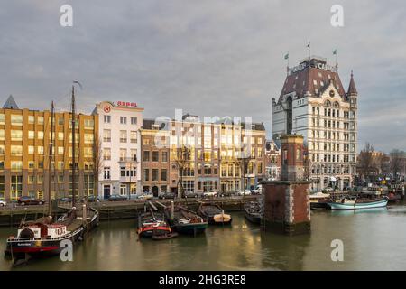 Het Witte Huis o Casa Bianca, il primo grattacielo nei Paesi Bassi, vista dal Wijnhaven, Rotterdam, Paesi Bassi Foto Stock