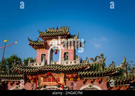 Bella architettura orientale del Vietnam preso in Hoi un vecchio quartiere Foto Stock