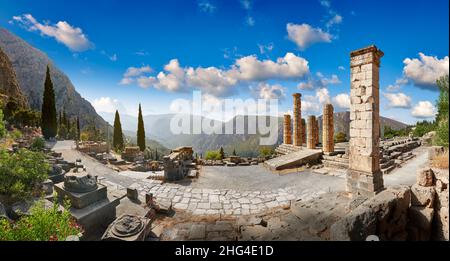 Colonne doriche di Delfi Tempio di Apollo e rovine di Delphi sito archeologico, Delphi, Grecia Foto Stock