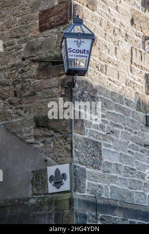 Prima Castleberg Scouts, Drill Hall, Castleberg Lane, Settle.An lampada esterna fornita da Settle Hack spazio. 3-D stampato e sfarfallio come una vecchia lampada a gas. Foto Stock