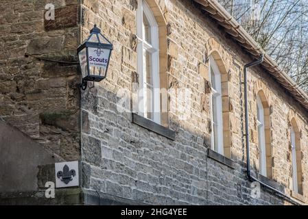 Prima Castleberg Scouts, Drill Hall, Castleberg Lane, Settle.An lampada esterna fornita da Settle Hack spazio. 3-D stampato e sfarfallio come una vecchia lampada a gas. Foto Stock