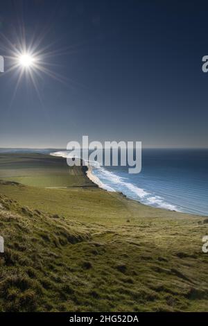 Plage de Sangatte et Wissant, pieux de bois sur la plage, traghetto pour l'Angleterre. Foto Stock