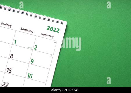 calendario tedesco per il nuovo anno 2022 su sfondo di libro verde Foto Stock