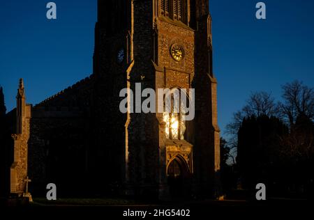 Thaxted Essex Inghilterra Gennaio 2022 Chiesa di Thaxted con luce solare invernale. Foto Stock