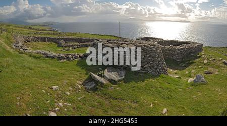 Capanne di alveare sulla penisola di Dingle Foto Stock