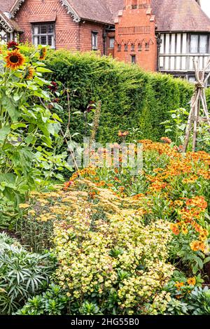 I giardini di Wightwick Manor vicino Wolverhampton, West Midlands UK Foto Stock