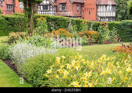 I giardini di Wightwick Manor vicino Wolverhampton, West Midlands UK Foto Stock